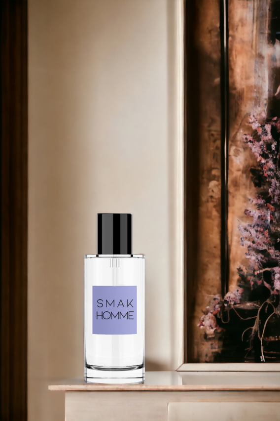 Fabriqué en France, Smak est une eau de toilette érotique pour homme aux senteurs aphrodisiaques et aux notes viriles. Pulvérisé sur les vêtements, il agit sur l'odorat et stimule la libido des femmes pour les rendre réceptives à l'amour. Caractéristiques : - Eau de toilette pour hommes - Aphrodisiaque, provoque le désir - Fabriqué en France - Flacon de 50 ml - Marque : Ruf composition : Notes de tête : citron / bergamote / cardamome / vert. Notes de cœur : sauge sclarée / lavandin / cèdre / patchouli / jasmin / iris / accord aromatique. Notes de fond : musc / vanille / ambre / benjoin / coumarine Ingrédients : Alcohol, Aqua (water), Parfum (fragrance), Alpha Isomethyl Ionone, Cinnamal, Citral, Coumarin, Geraniol, Limonene, Linalool.