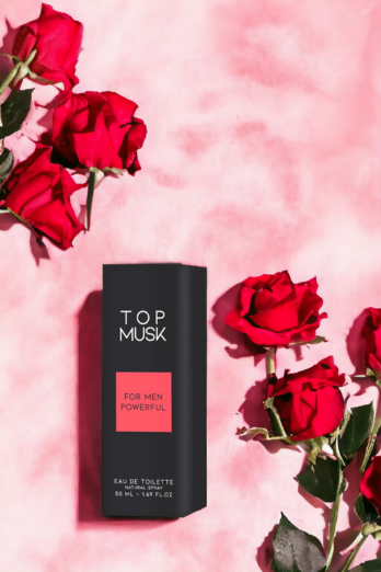 Top Musk est un parfum d'attirance dernière génération fabriqué en France. Il contient phéromones et musc qui se marient harmonieusement pour offrir un parfum agréable et raffiné qui va attirer les femmes et éveiller leur désir. Caractéristiques : - Parfum d'attirance pour hommes - Aphrodisiaque, provoque le désir - Fabriqué en France - Flacon de 50 ml - Marque : Ruf Notes : Notes de tête : citron, bergamote, feuilles de menthe, romarin / Notes de cœur : jasmin, géranium, clous de girofle, canelle, pin / Notes de fond : cèdre, santal, mousse, fèves tonka absolue, ciste, ambre.