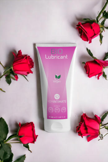 Bio Lubricant de la marque Femintimate est une gel intime bio et vegan haute qualité, conçu pour améliorer la lubrification lors des rapports sexuels. Caractéristiques : - Lubrifiant intime BIO - 100% vegan - Transparent - Fabriqué en Espagne - Contenance : 100 ml - Marque : Femintimate Ingredients : Aqua, Glycerin, Xanthan Gum, Citric Acid Phytic, Acid Benzyl, Alcohol, Potassium Sorbate, Sodium Benzoate, Parfum.